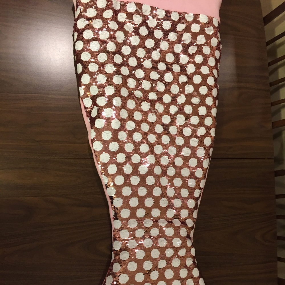 12 HR FLASH SALE Sequin Snuggle Tail NEW